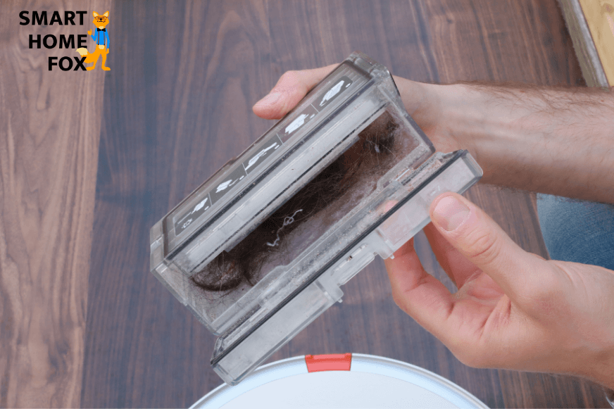 Haare befinden sich im Schmutzbehälter des Roborock S7